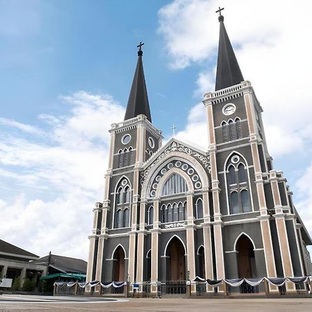 Bussarakam Place Hotel Chanthaburi Exterior photo