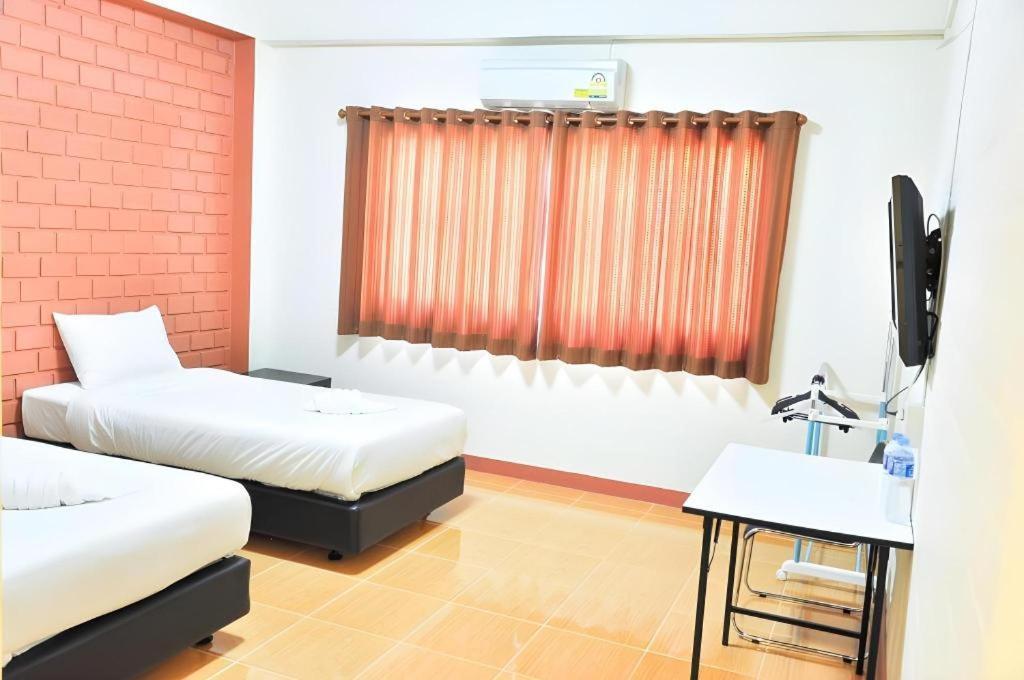 Bussarakam Place Hotel Chanthaburi Exterior photo