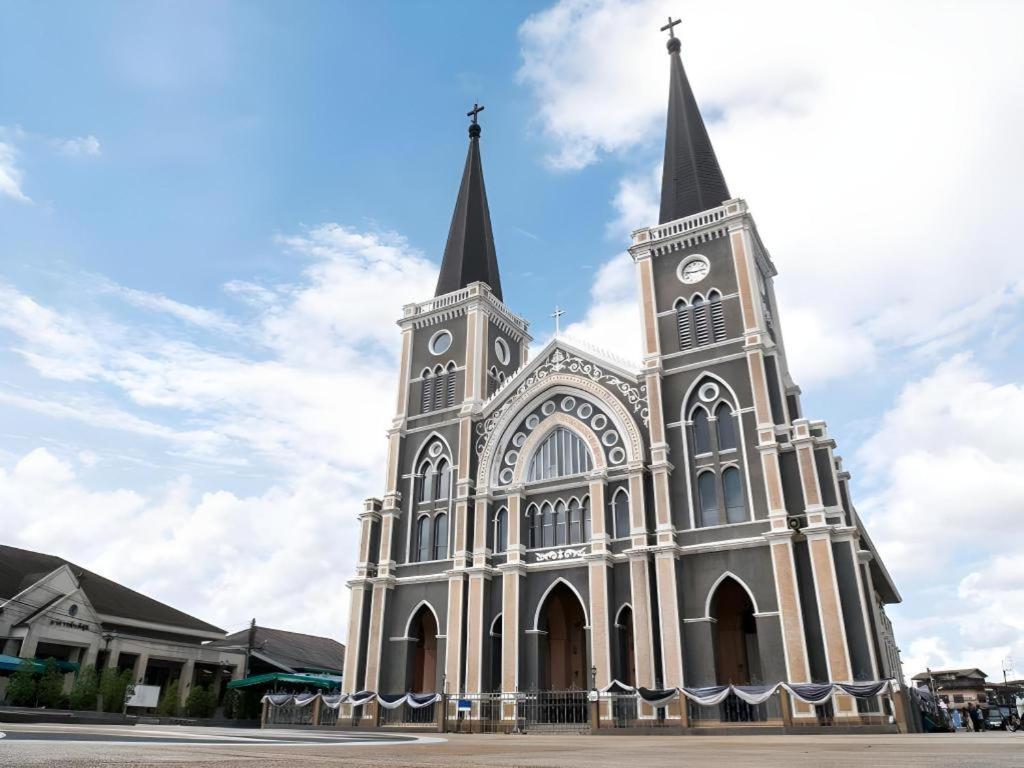 Bussarakam Place Hotel Chanthaburi Exterior photo